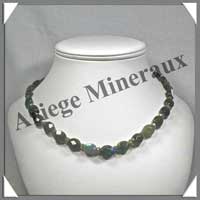 LABRADORITE - Collier Perles Ovales Facet�es 12 mm - 46 cm - C004