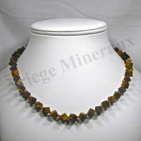 OEIL DE TIGRE - Collier Compos� Cubes 6 mm - 46 cm - C001