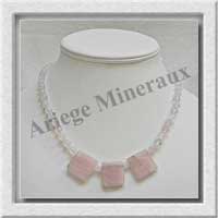QUARTZ ROSE - Collier Compos - 3 Carrs 20x20 mm et Perles 6 mm en dgrad - 49 cm - M007