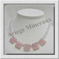 QUARTZ ROSE - Collier Compos - 5 Carrs 20x20 mm et Perles 6 mm en dgrad - 49 cm - M008
