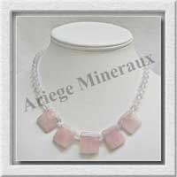 QUARTZ ROSE - Collier Compos - 5 Carrs 20x20 mm et Perles 6 mm en dgrad - 48 cm - M010